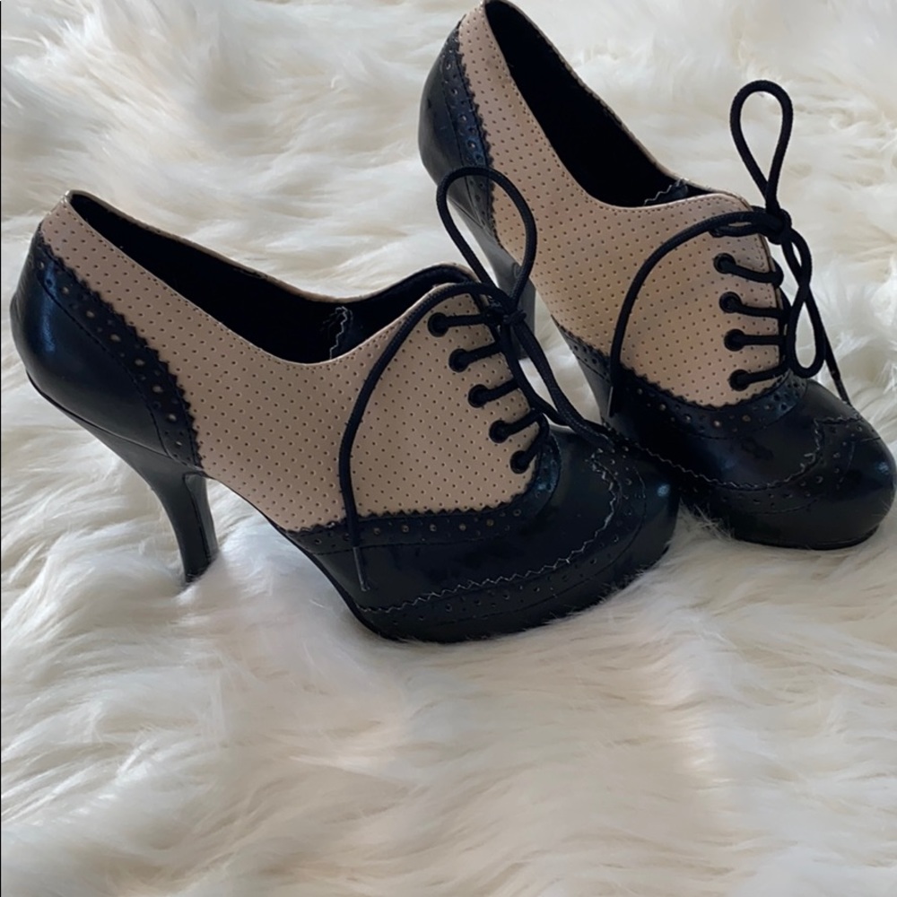 Pin Up Couture lace up Oxford heels • size 8